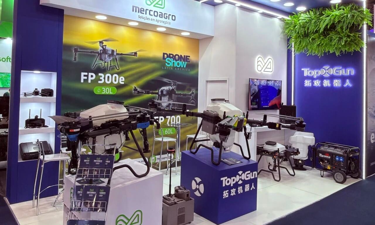 A TopXGun apresenta soluções de drones agrícolas na DroneShow Robotics 2026, no Brasil.